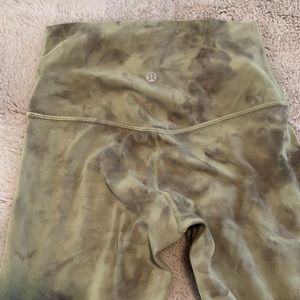 Lulu Lemon Aligns green and gray tie die 25”